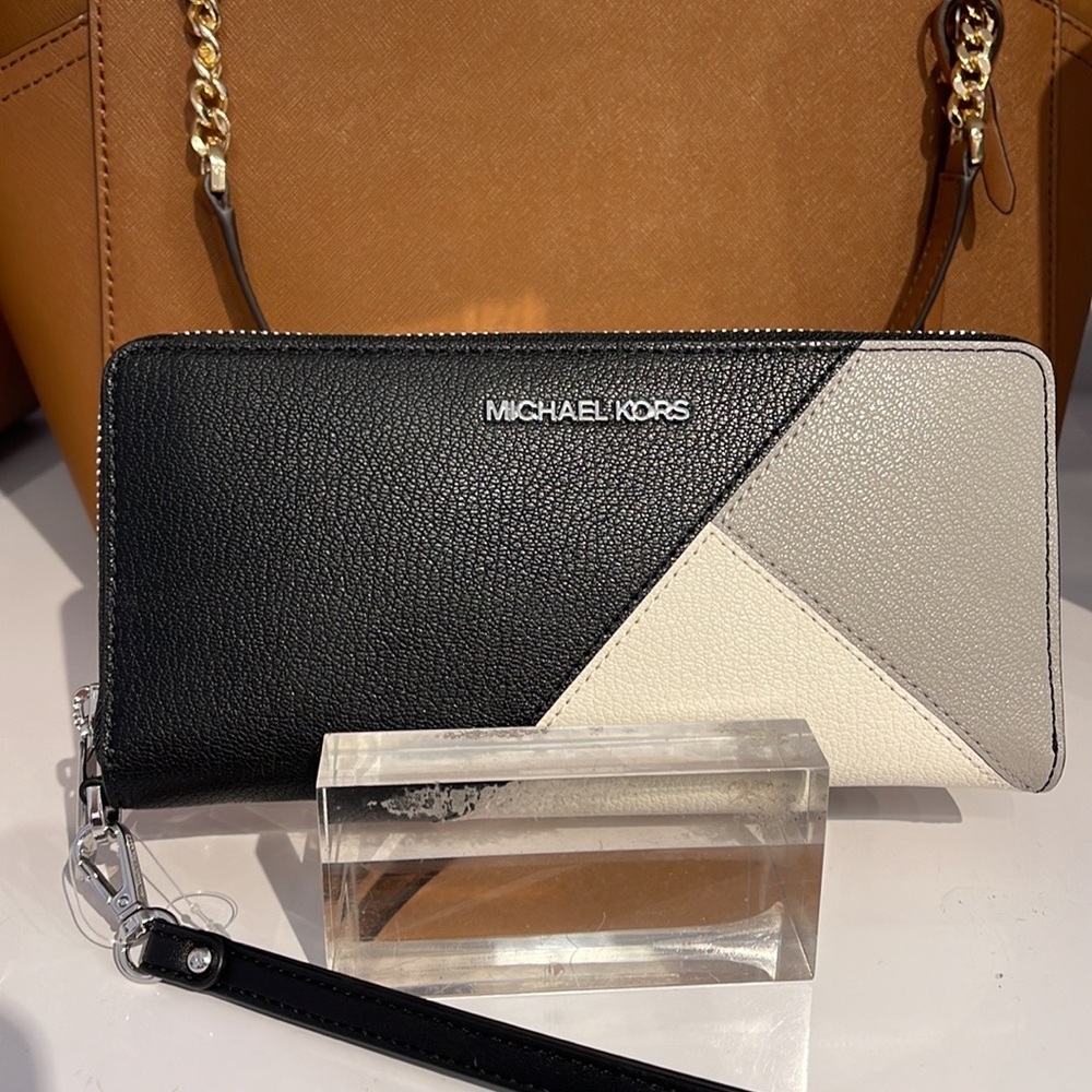 MICHAEL KORS LARGE TRAVEL CONTINENTAL WRISTLET WALLET PHONEHOLDER Black Multi - Picture 14 of 16